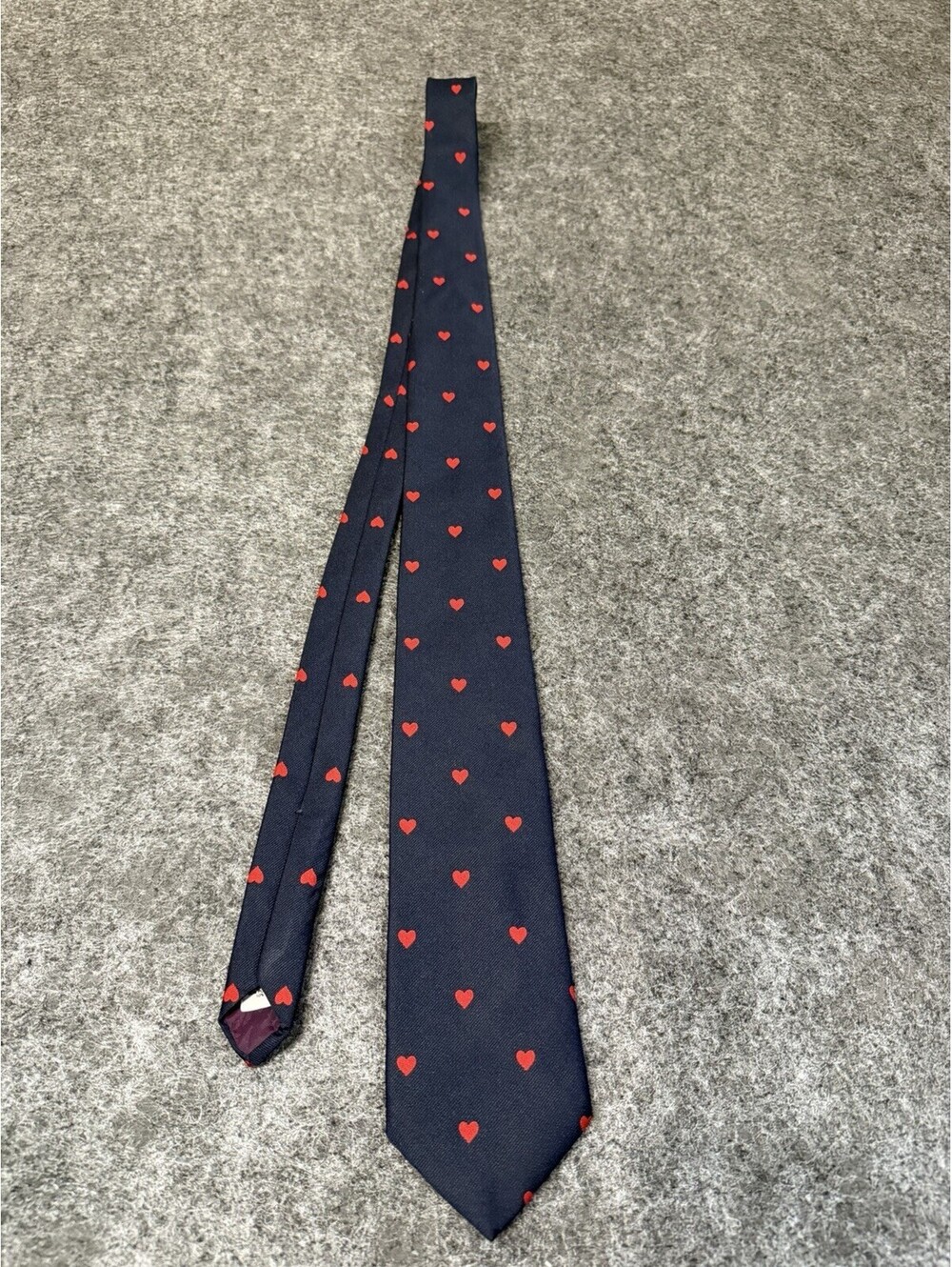 Beverly Hills Polo Club Men’s Navy Red Hearts Necktie 90% Polyester 10% Silk